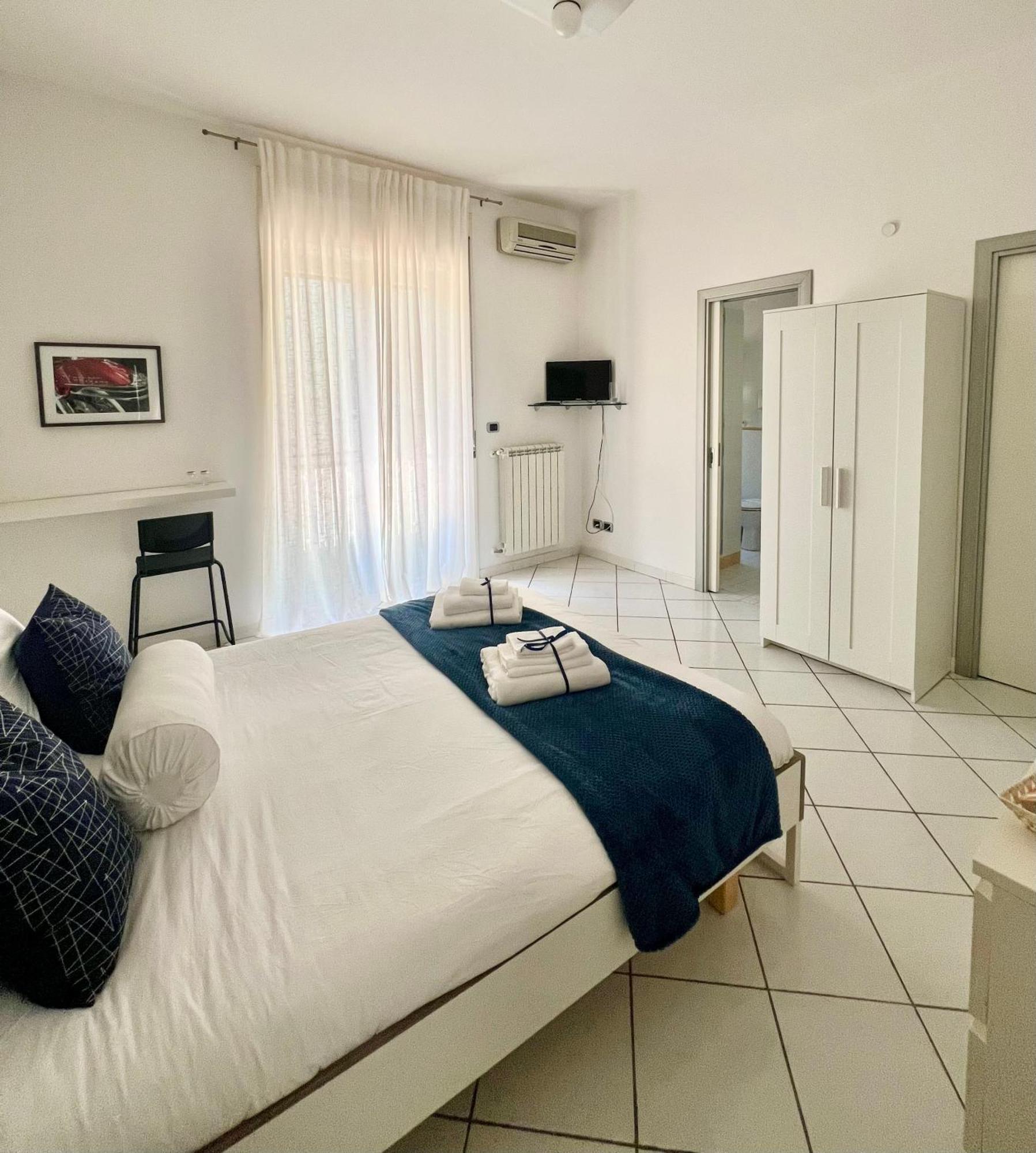 Suite 84 Holiday Home Салерно Екстериор снимка